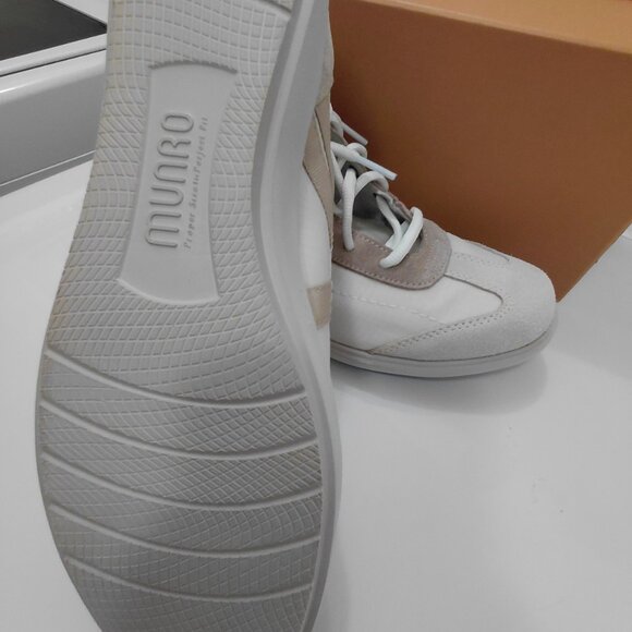 Women's Sneakers by Munro size 8 - Picture 6 of 11
